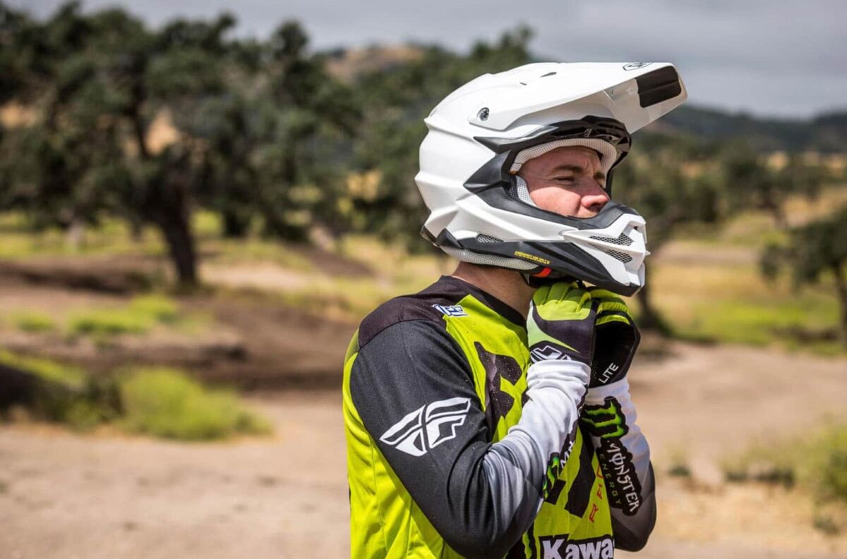 Comment choisir son casque de moto cross