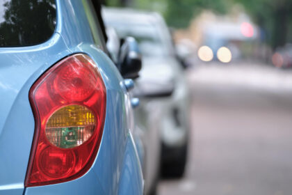 Réparer votre voiture sans permis avec des pièces d’occasion : astuces et conseils pour réussir